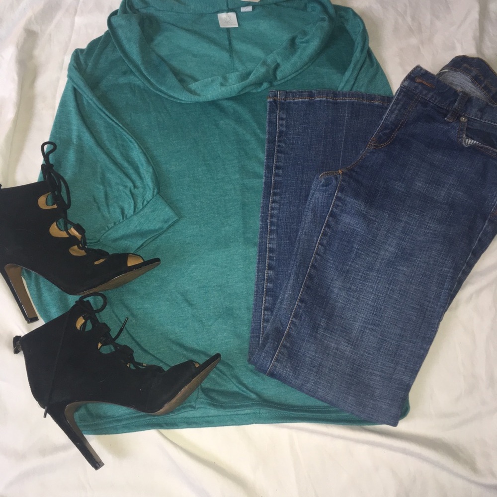 NY&C  lightweight green cowl knitted top